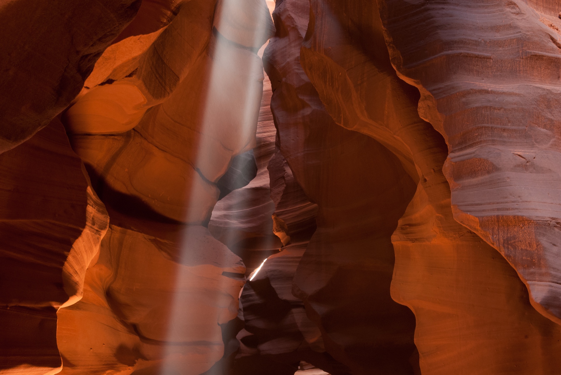 Noon at the Antelope Slot Canyon